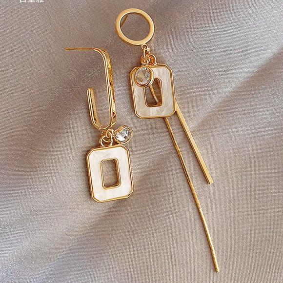 GOLICC Asymmetric Premium Tassel Earrings - Picture 5 of 9